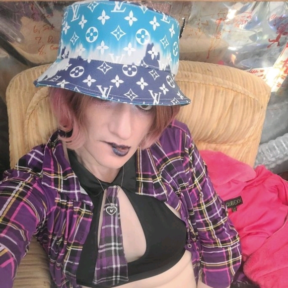 Meet your Posher, Stepheny - Picture 2 of 3